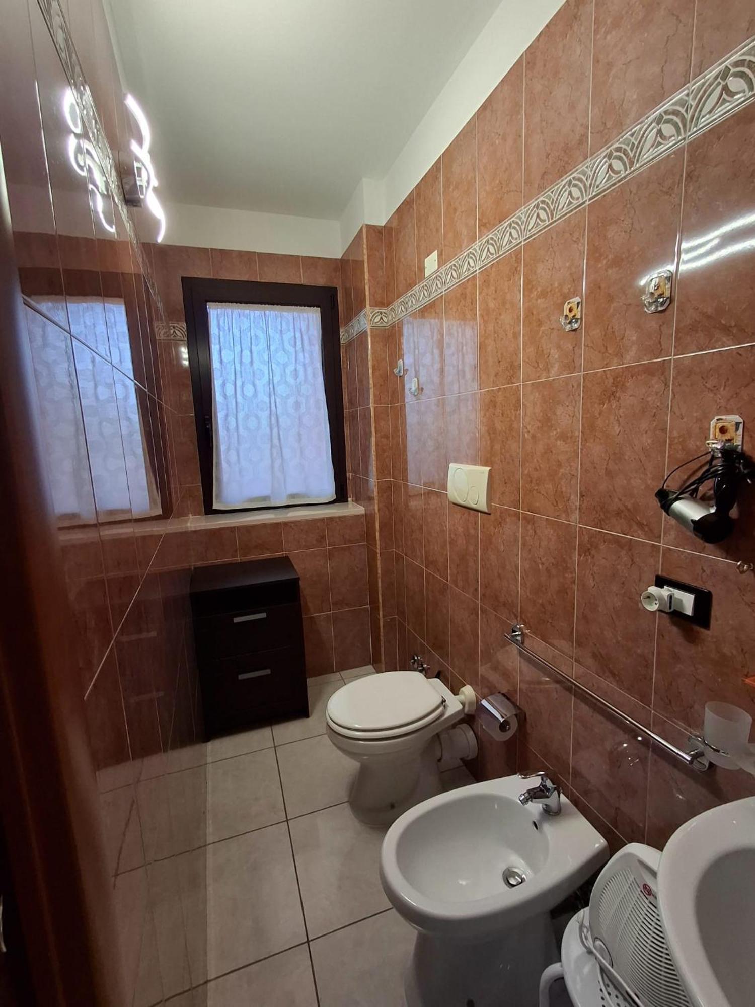 B&B La Ninfa Del Lago Лезіна Екстер'єр фото